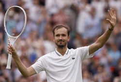 Wimbledon ngày 8/7: Medvedev tìm lại chính mình, Kvitova nối dài chuỗi bất bại trên mặt sân cỏ