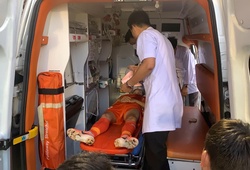 Mới đá 6 phút, cầu thủ Đà Nẵng nhập viện cấp cứu vì chấn thương ở vùng cổ