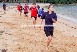 Đội tuyển bóng chuyền nữ Việt Nam luyện thể lực trên đảo sẵn sàng cho ASIAD Hàng Châu