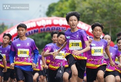 Cơn mưa lớn không thể ngăn cản VĐV nhí trổ tài tại Kid Run Đất Sen Hồng Marathon 2023 Đồng Tháp