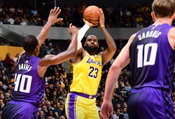 LeBron James lập triple-double lịch sử cùng nhiều cột mốc mới, Lakers vẫn đứt mạch bất bại