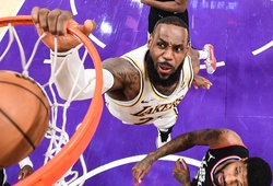 LeBron James úp rổ tuyệt đẹp trên đầu Paul George, Lakers đánh bại kình địch LA Clippers