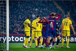 HLV Xavi nói lời chia tay sau khi Barcelona chìm trong khủng hoảng