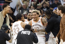 Wembanyama ngồi ngoài, San Antonio Spurs vẫn "bón hành" cho Phoenix Suns