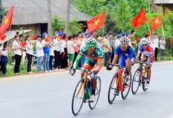 Các cua-rơ mạnh nhất Việt Nam thần tốc di chuyển ra dự Giải đua xe đạp về Điện Biên Phủ năm 2024