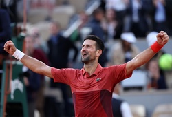 Djokovic nhọc nhằn vào tứ kết Roland Garros 2024, vượt qua kỷ lục của Federer