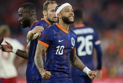 Bóng đá Hà Lan tranh cãi về tấm băng đô trên đầu Memphis Depay