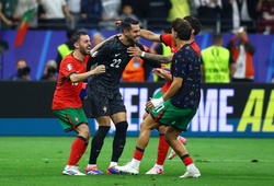 Roberto Martinez bênh vực Ronaldo, nói về "con bài tủ" bất ngờ của Bồ Đào Nha
