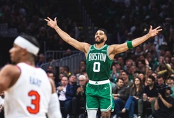 Jayson Tatum cùng đương kim vô địch Boston Celtics ném 3 điểm quân bình kỷ lục ngày mở màn NBA 2024-25