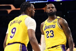 Cùng ra sân ngày mở màn giải đấu, cha con LeBron James làm nên lịch sử bóng rổ NBA