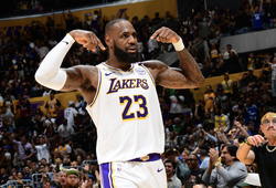 LeBron James có triple-double, Anthony Davis ném game-winner giúp Lakers nối dài mạch bất bại