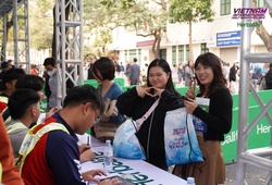 Vietnam International Half Marathon 2025 powered by Herbalife "nóng" từ ngày nhận BIB đầu tiên