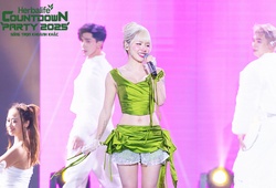 "Vợ quốc dân" Phương Ly xinh đẹp rạng rỡ tại Herbalife Countdown Party 2025