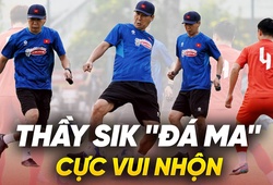 HLV Kim Sang Sik “đá ma” cực vui nhộn