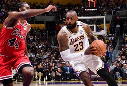 LeBron James tái xuất... chỉ để cùng Los Angeles Lakers thua đậm 31 điểm trên sân nhà