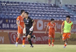 Thủ môn Bùi Tiến Dũng ghi bàn, níu lại cơ hội trụ hạng cho Đà Nẵng