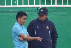 GĐKT Vũ Tiến Thành chưa hết “án” đình chỉ làm nhiệm vụ, hai cầu thủ HAGL bị “treo giò”