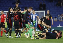 Barcelona lội ngược dòng giành chức vô địch trước Real Madrid như thế nào?