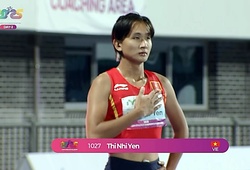 Trần Thị Nhi Yến nhận thưởng nóng cho tấm HCĐ 100m nữ Vô địch điền kinh châu Á
