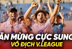Khoảnh khắc Xuân Son nhảy cực sung ăn mừng chức vô địch V.League thứ 2 cùng CLB Nam Định