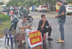 Giá vé xem cựu cầu thủ M.U đá ở Đà Nẵng giảm sốc: “Rao” 50.000 đồng/vé