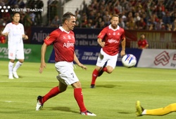 Đẳng cấp Quỷ đỏ đích thực ở Michael Owen phô diễn trên sân Hòa Xuân