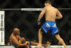 Pha "nghiệp quật" sốc nhất lịch sử UFC đã xảy ra như thế nào?