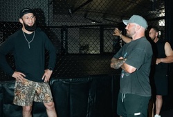 Khamzat Chimaev đã "tiến hóa" để soán ngôi Dricus Du Plessis ở UFC 319