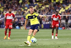 Câu chuyện về tiền đạo người Anh vô danh đang cạnh tranh ghi bàn với Messi ở MLS