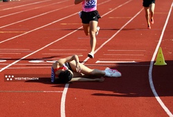 Á quân SEA Games Bùi Thị Ngân đổ máu trên đường chạy chung kết 800m nữ quốc gia