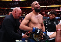 Khamzat Chimaev đè bẹp Dricus Du Plessis lên ngôi vô địch UFC