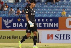 Thủ môn Bùi Tiến Dũng không thể cản bước sức mạnh của tân binh Ninh Bình