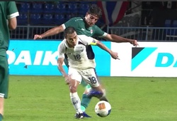 Phẫn nộ “Messi Thái” bị cầu thủ Iraq triệt hạ thô bạo bằng đòn Muay Thái