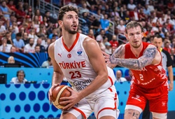 "Tiểu Jokic" Alperen Sengun rực sáng trời Âu, Thổ Nhĩ Kỳ nối dài mạch bất bại ở EuroBasket 2025