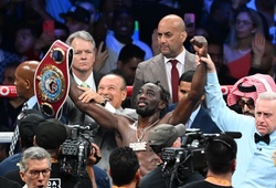 Terence Crawford bỏ đai ngay sau khi đánh bại Canelo