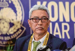 Phản ứng lạ của “sếp lớn” bóng đá Malaysia sau án phạt từ FIFA