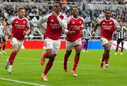  Arsenal chiếm ngôi đầu