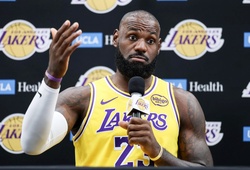 LeBron James dính chấn thương lạ, ngồi ngoài giai đoạn hội quân với Los Angeles Lakers