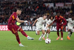 Khó tin ở trận Roma vs Lille: Quả phạt đền được thực hiện lại 3 lần và đều sút hỏng!
