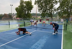 Người chơi pickleball bức xúc với chính sách cứng nhắc của chủ sân khi Hà Nội ngập lụt