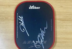 Phúc Huỳnh đáu giá chiếc vợt vô địch PPA Viet Nam Cup, hướng về đồng bào miền núi phía bắc