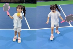 Con gái Đông Nhi mê pickleball, “gây sốt” với hình ảnh tay vợt nhí cực đáng yêu