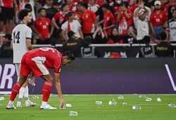 Hình ảnh xấu xí của CĐV Indonesia khiến AFC có thể vào cuộc