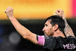 Messi lập hat-trick và chuẩn bị cán mốc 400 pha kiến tạo