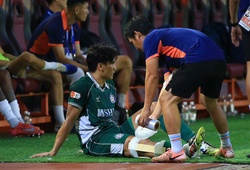 Nỗi buồn nhân đôi với thủ môn Bùi Tiến Dũng trong ngày tái xuất V.League