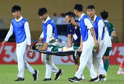  Thủ môn Bùi Tiến Dũng chấn thương nặng ngay trong ngày tái xuất V.League