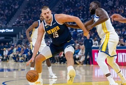 Nikola Jokic sánh ngang huyền thoại Oscar Robertson với thành tích triple-double đáng kinh ngạc