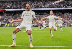 Ghi bàn ở Siêu kinh điển, Mbappe trở thành "quái thú trắng" của Barcelona