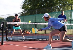 Những cú đánh trong pickleball mà bạn cần thành thạo