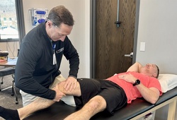 Bác sĩ chấn thương chỉnh hình phân tích làn sóng chấn thương do Pickleball gây ra